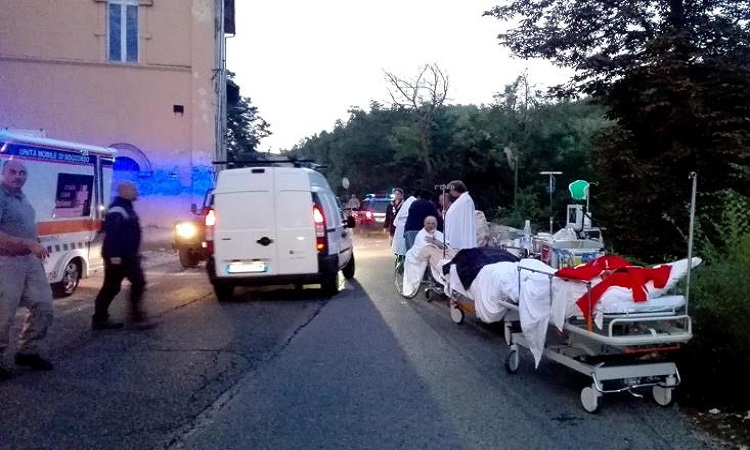 Συνεχείς οι προσπάθειες για τον απεγκλωβισμό των θυμάτων του σεισμού στην Ιταλία