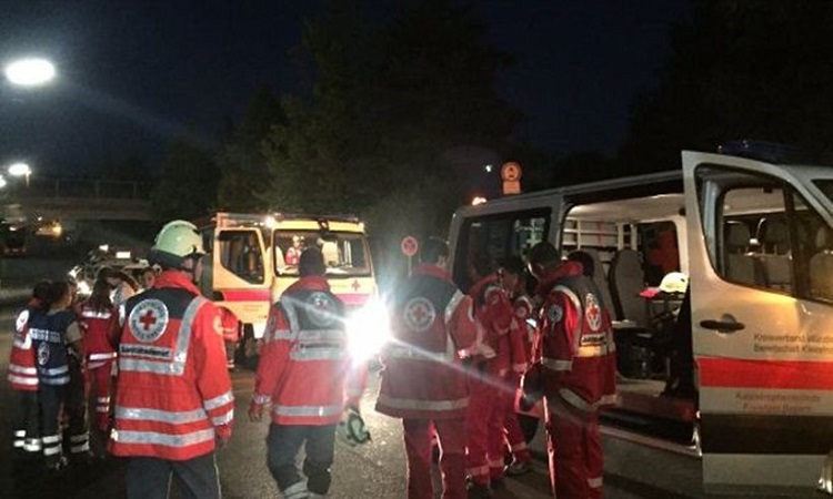 17χρονος Αφγανός επιτέθηκε με τσεκούρι σε επιβάτες τρένου στη Γερμανία - Πάνω από 20 τραυματίες