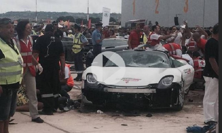 Σοκαριστικό ατύχημα: Εκατομμυριούχος έπεσε με supercar πάνω στους θεατές (Βίντεο)
