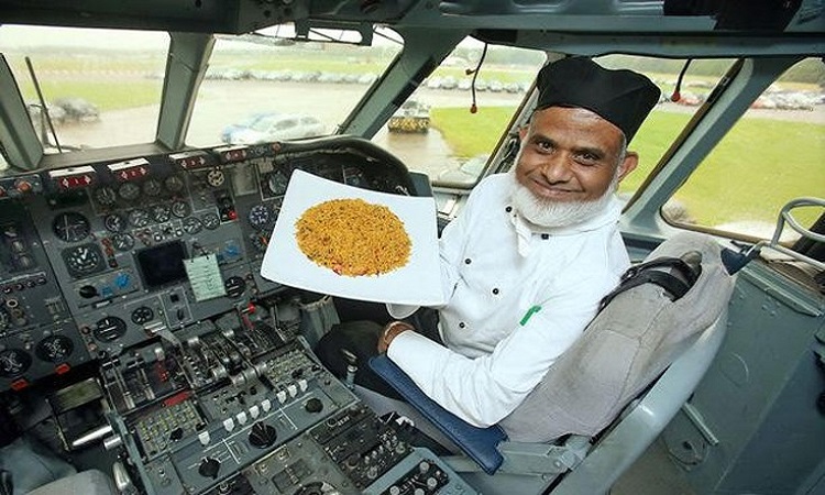 Εκατομμυριούχος πλήρωσε delivery για να του φέρουν ινδικό φαγητό από 260 χιλιόμετρα μακριά