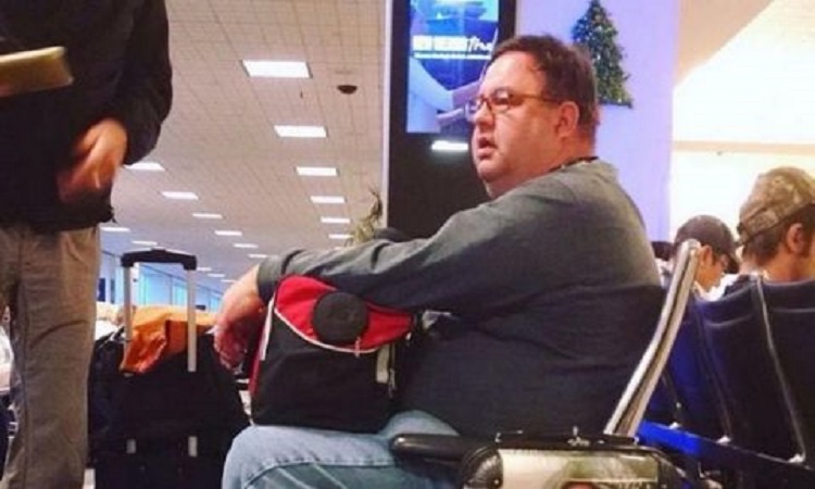Είναι τρελός: Δείτε τι έκανε αυτός ο άνδρας για να μην χάσει ποτέ την βαλίτσα του (PHOTO)