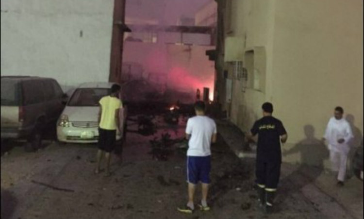 Εκρήξεις έξω από τεμένη στη Σαουδική Αραβία - VIDEO