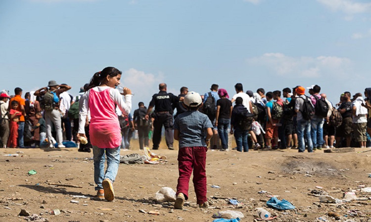 WSJ: Υπάρχει «plan B» για να εγκλωβίσουν τους πρόσφυγες στην Ελλάδα