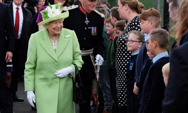 Πόσα εκατομμύρια ευρώ πληρώνουν για τη βασίλισσα Ελισάβετ και το σόι της οι Βρετανοί φορολογούμενοι