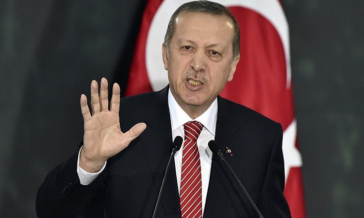 Ερντογάν σε ΕΕ: «Μην μας απειλείτε, θα ανοίξουμε τις πόρτες σε 3 εκατ. μετανάστες»