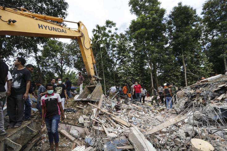 Φονικός σεισμός στην Ινδονησία