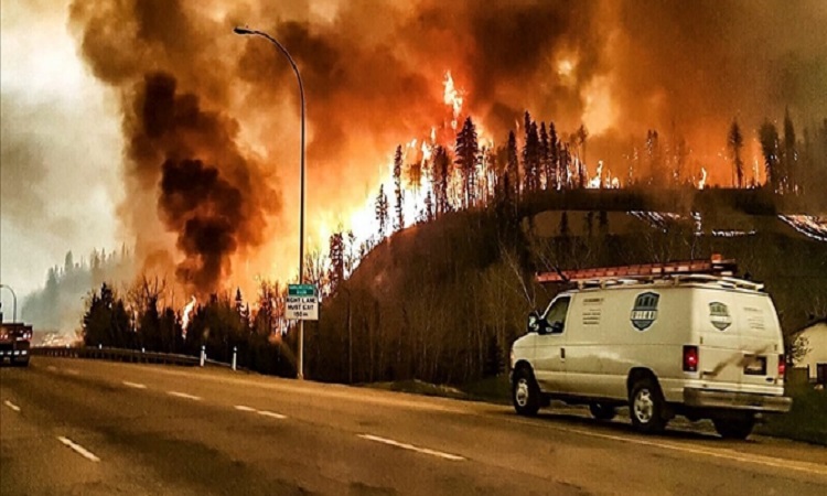 Πανωλεθρία η φωτιά στον Καναδά! Στάχτες έγιναν 1.600 σπίτια - Φόβοι για καταστροφή της πόλης