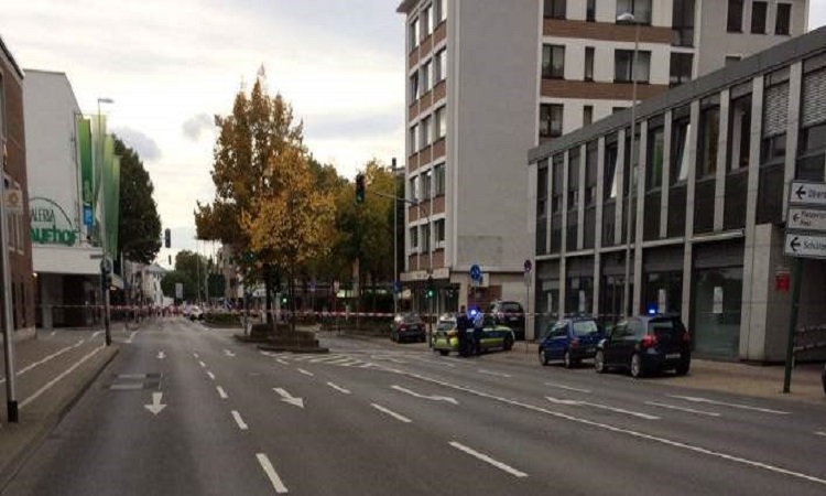 Πυρά σε πόλη της Γερμανίας - Ο ένοπλος κρατά έναν τουλάχιστον όμηρο