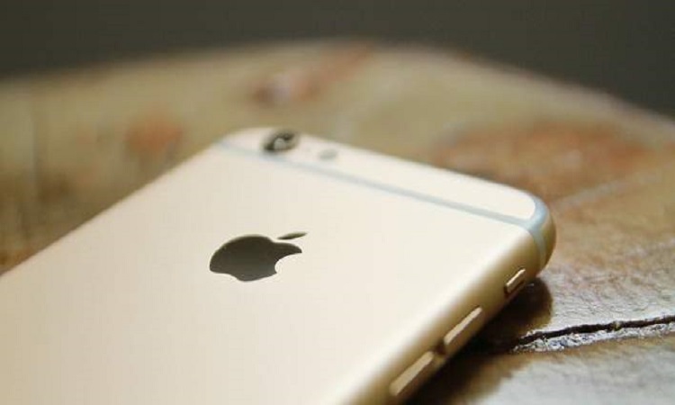 Πτώση στις πωλήσεις του iPhone - Μειώνονται τα έσοδα, πέφτει η μετοχή της