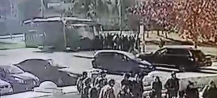 Βίντεο-σοκ: H στιγμή που το φορτηγό πέφτει πάνω σε στρατιώτες στην Ιερουσαλήμ!