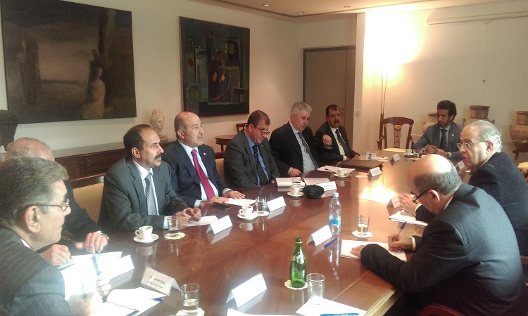 Την περαιτέρω σύσφιξη των σχέσεων με αραβικές χώρες συζήτησε ο ΥΠΕΞ με Άραβες Πρέσβεις