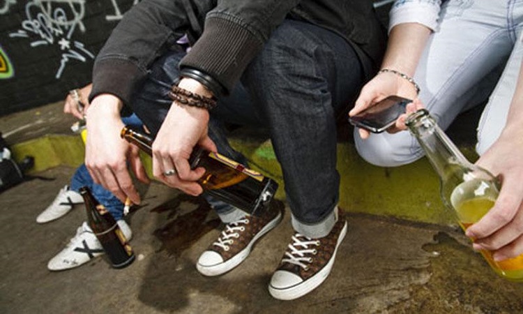 Τα  «τσούζουν» οι Κύπριοι μαθητές - Τρίτοι στην Ευρώπη σε κατανάλωση αλκοόλ