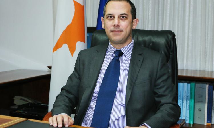 Υπουργός Μεταφορών: Το θέμα της συντήρησης των δρόμων στην Λάρνακα έχει «κολλήσει»
