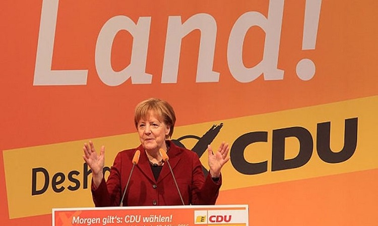 Δημοσκόπηση στη Γερμανία: Ψηλά το ξενοφοβικό κόμμα, πτώση για τη Μέρκελ