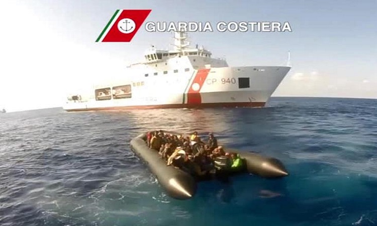 Τετρακόσιοι μετανάστες έχασαν τη ζωή τους στο ναυάγιο της περασμένης Πέμπτης, σύμφωνα με μαρτυρίες