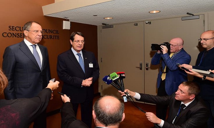 Η Μόσχα στηρίζει τις συνομιλίες για λύση στο Κυπριακό, διαβεβαίωσε ο Ρώσος ΥΠΕΞ τον Πρόεδρο Αναστασιάδη