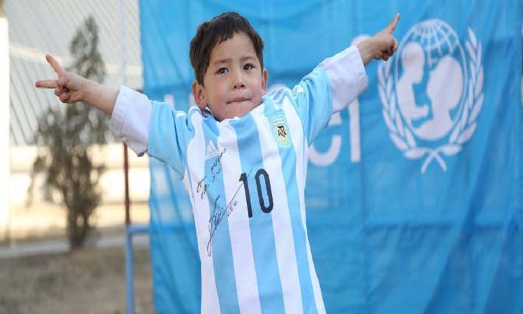 Στόχος απαγωγέων ο 5χρονος με τη «φανέλα-σακούλα» του Λιονέλ Μέσι