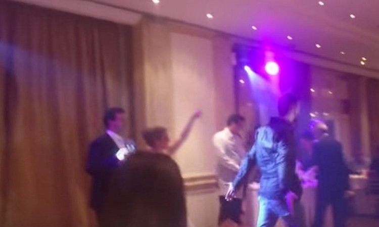 Απίστευτο σκηνικό με τον Μουζουράκη: Εισέβαλε… «μεθυσμένος» στον γάμο της «πρώην» του! VIDEO