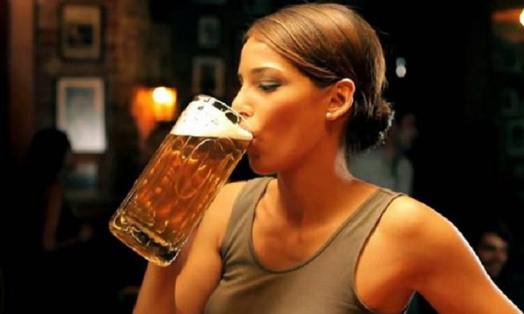 Οι γυναίκες που πίνουν λίγη μπίρα, κινδυνεύουν λιγότερο από έμφραγμα