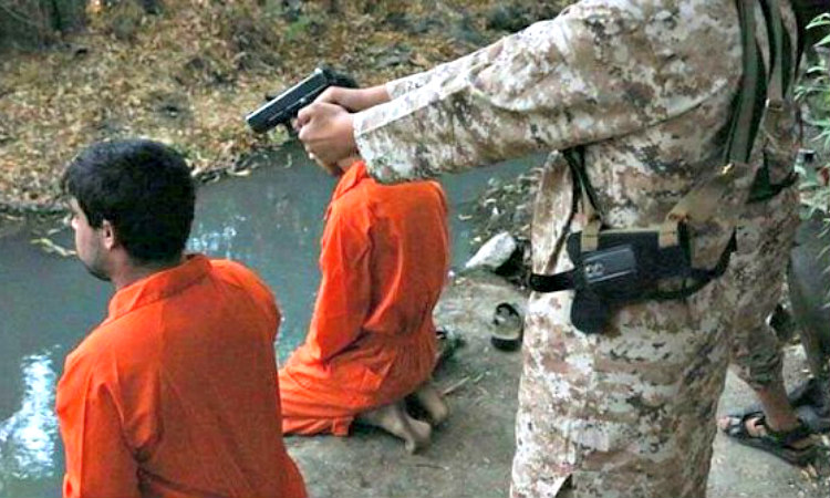 Νέα θηριωδία του ISIS – Βάζουν παιδιά να εκτελούν ομήρους (ΦΩΤΟ)