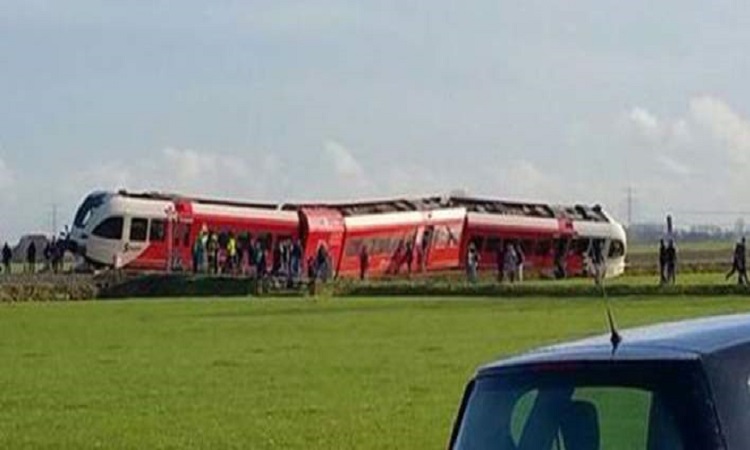 Εκτροχιάστηκε τρένο στην Ολλανδία - Πολλοί οι τραυματίες