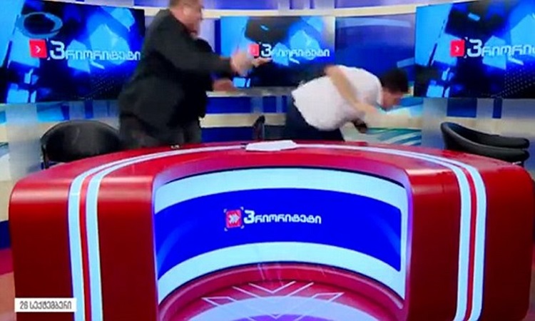 Απίστευτο βίντεο: Γεωργιανοί πολιτικοί μετέτρεψαν τηλεοπτική εκπομπή σε... ρινγκ