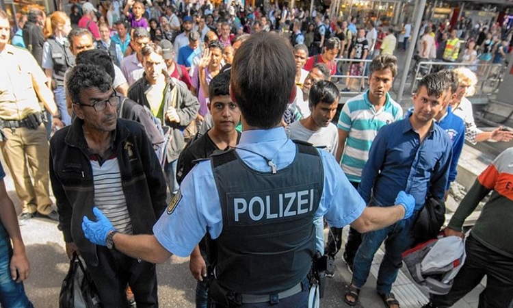 Spiegel: Η γερμανική υπηρεσία πληροφοριών χρησιμοποίησε πρόσφυγες ως πληροφοριοδότες