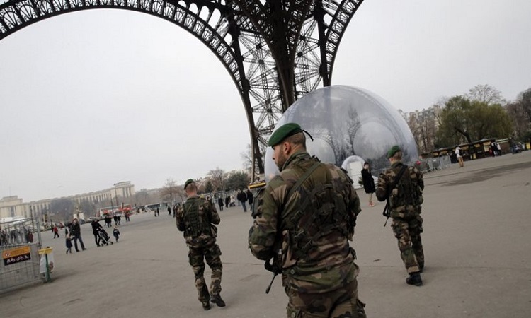 Συναγερμός στη Γαλλία: Τρομοκρατική ομάδα ετοίμαζε νέα επίθεση