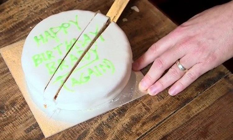 Δείτε πώς να κόβετε σωστά μια τούρτα