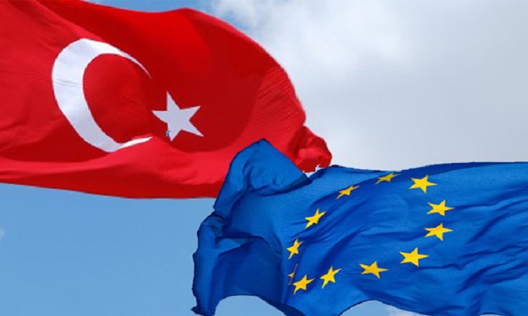 Έτινγκερ: H EE δεν θα αίρει την βίζα για Τούρκους φέτος