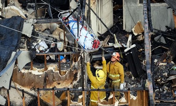 Τραγωδία στις ΗΠΑ: Άστεγος έβαλε φωτιά σε κτήριο και έκαψε άλλους πέντε άστεγους