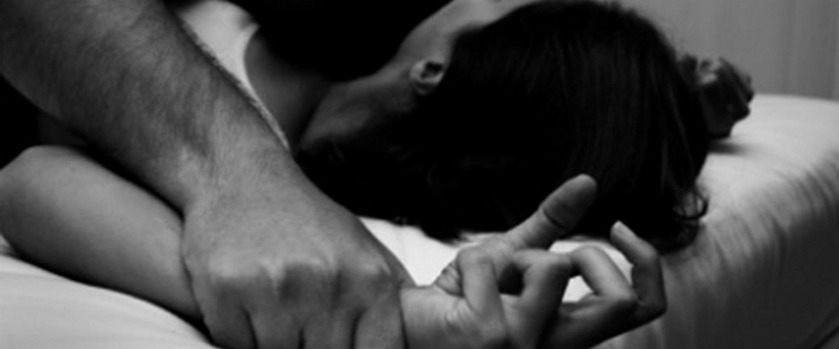 ΕΛΕΥΘΕΡΗ ΑΜΜΟΧΩΣΤΟΣ: Την βίασε ο κολλητός του άντρα της