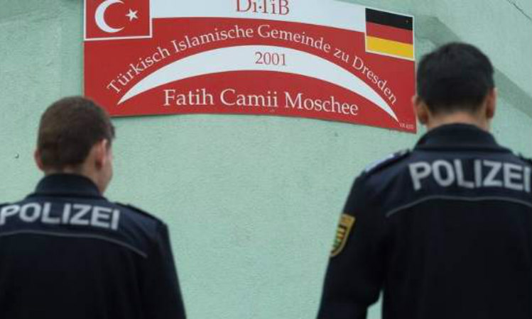Συναγερμός στη Γερμανία: Εξερράγησαν βόμβες σε τζαμί και συνεδριακό κέντρο