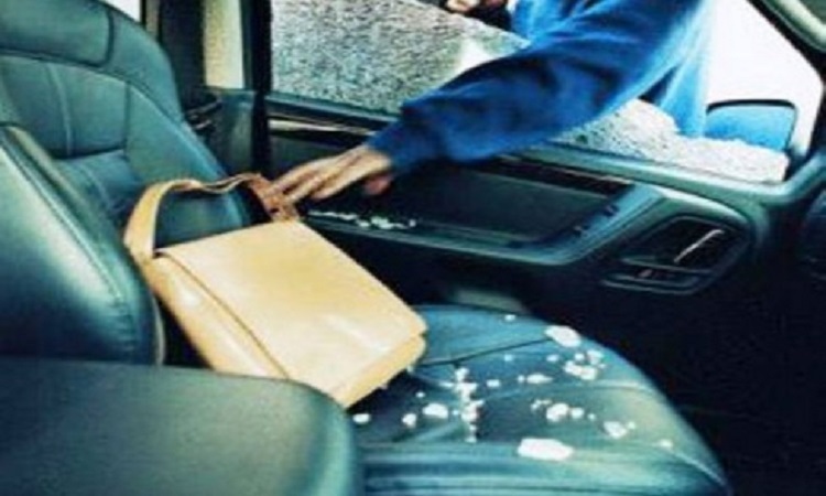 Έκλεβε ακριβές τσάντες απο αυτοκίνητα 25χρονος στην Πάφο - Τον «μάζεψαν» οι Αστυνομικοί!