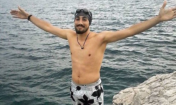 Η απίστευτη ιστορία ενός Σύρου πρόσφυγα που κολυμπούσε 7 ώρες από την Τουρκία στην Ελλάδα