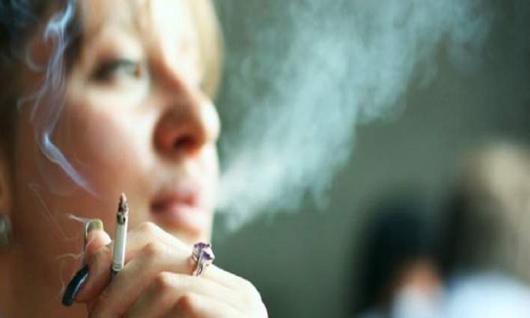 Πώς συνδέεται το κάπνισμα με την πρόωρη εμμηνόπαυση και τα προβλήματα γονιμότητας