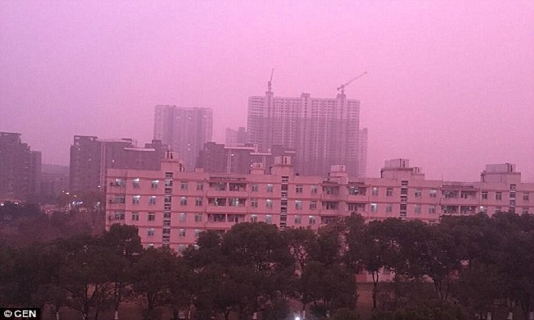 Γιατί ο ουρανός βάφτηκε ροζ στην Κίνα; (video)