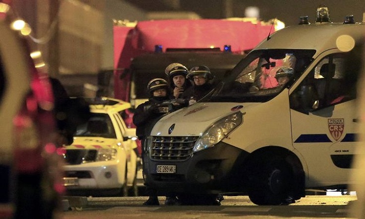 Συναγερμός στη Γαλλία από επίθεση αγνώστου σε στρατιώτες έξω από τζαμί