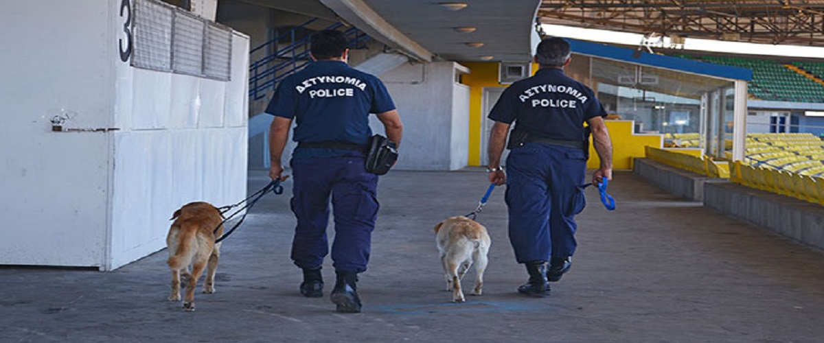 Την αντιμετώπιση περιστατικών βίας στα γήπεδα με την χρησιμοποίηση σκύλων μελετά η Αστυνομία