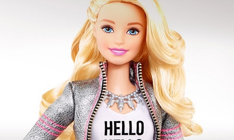 Πώς μπορούν να… χακάρουν την Barbie και να παρακολουθούν τα παιδιά