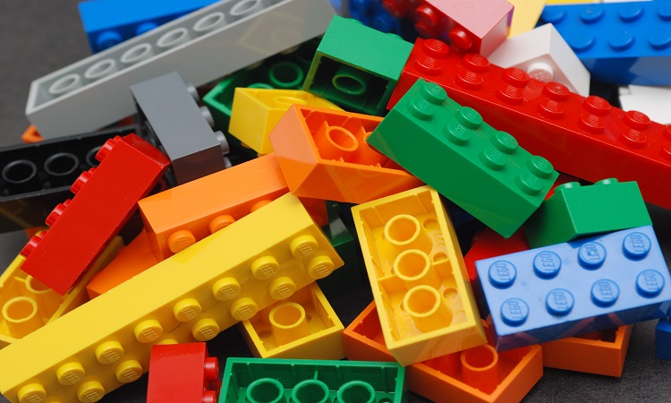 Έτσι δημιουργήθηκαν τα διάσημα τουβλάκια- Η συγκινητική ιστορία πίσω από τα Lego