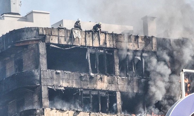 ΑΠIΣΤΕΥΤΟ! Πολυτελής ουρανοξύστης στην Οδησσό κάηκε ολοσχερώς- ΒΙΝΤΕΟ