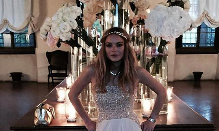Lindsay Lohan: Ξεγυμνώθηκε κι άρχισε να φωνάζει κατά τη διάρκεια του γάμου φίλου της
