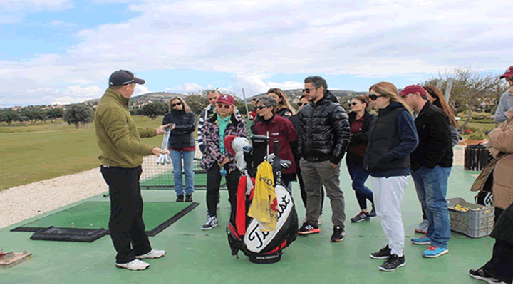 Μάθημα Golf σε συνεργάτες της Qatar Airways στο  Aphrodite Hills Golf Club