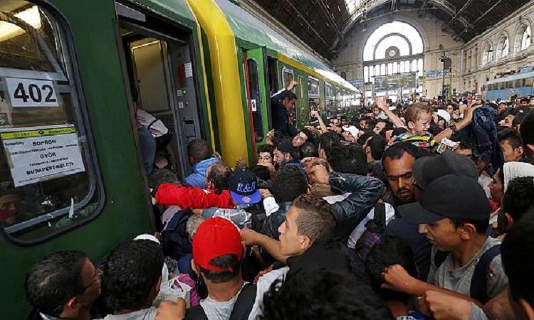 Χάος σε σταθμό τρένων στην Βουδαπέστη! Δείτε τι έγινε