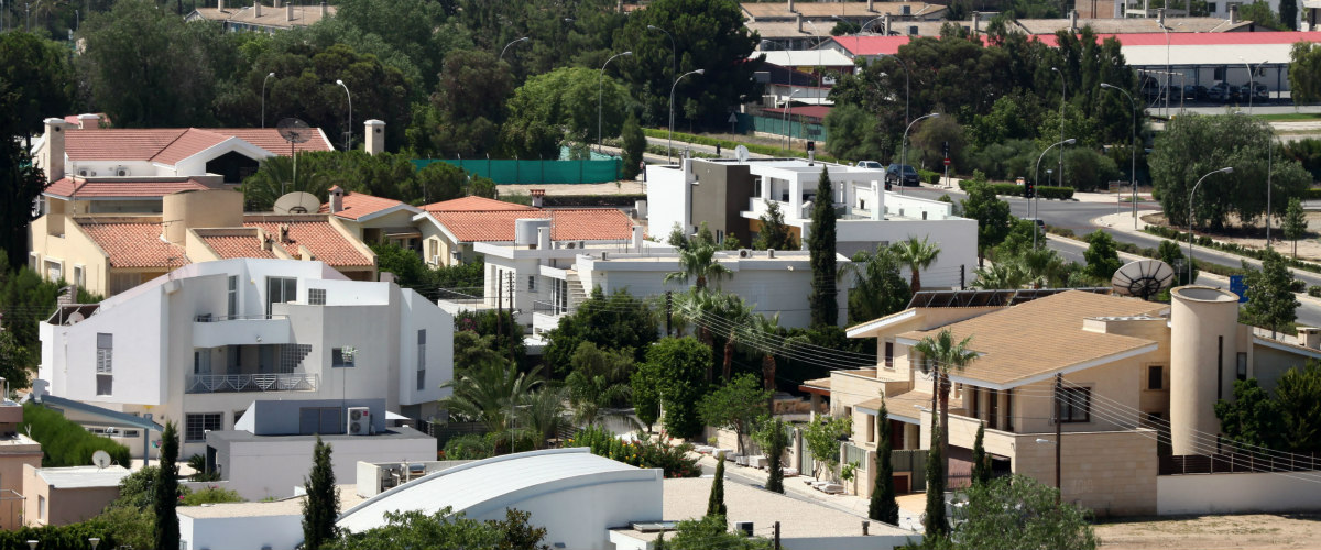 Πλήγμα στην κυπριακή αγορά ακινήτων: 40.000 κατοικίες δεν έχουν μεταβιβαστεί στους ιδιοκτήτες τους