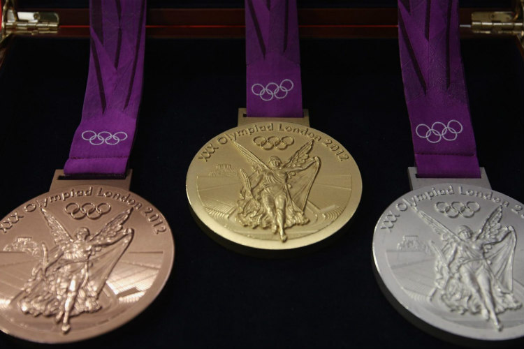 Οι αθλητές που «έβγαλαν στο σφυρί» τα ολυμπιακά τους μετάλλια