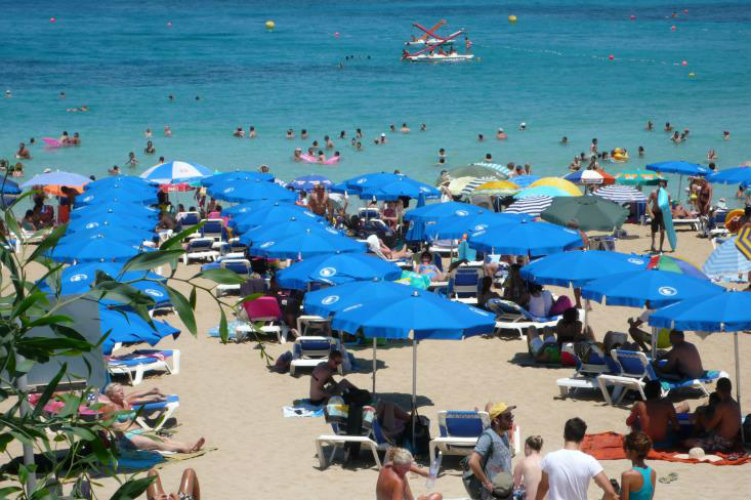 Εκατομμύρια ευρώ φέρνει ο τουρισμός στην Κύπρο - Πόσα ξόδεψαν οι τουρίστες