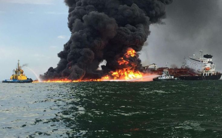 Στις φλόγες τυλίχτηκε τάνκερ στον Κόλπο του Μεξικού - VIDEO