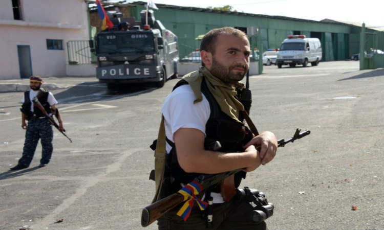 Συναγερμός στην Αρμενία: Ένοπλοι κρατούν ομήρους τέσσερις γιατρούς σε νοσοκομείο